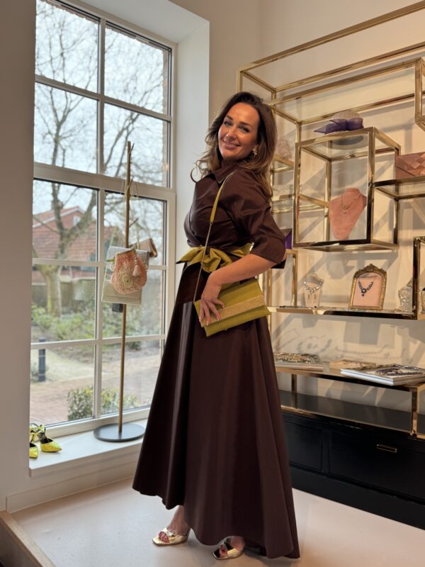 Prachtige bruine jurk