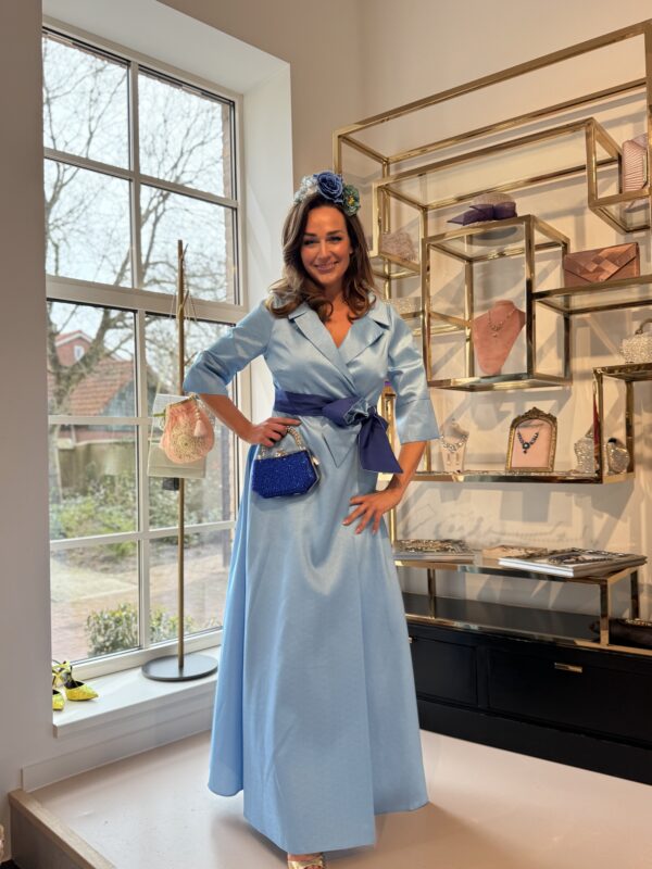 Chique lichtblauwe jurk