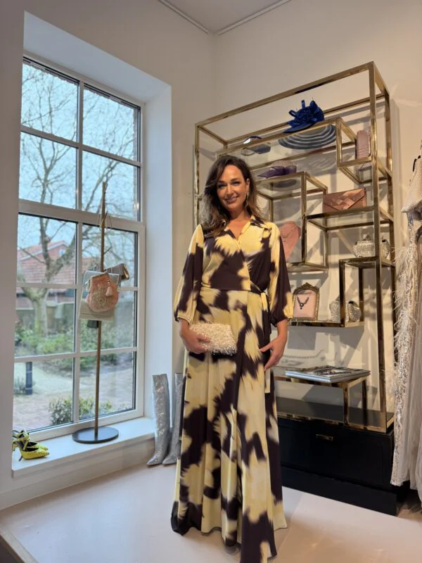 Botergele avondjurk met bruin