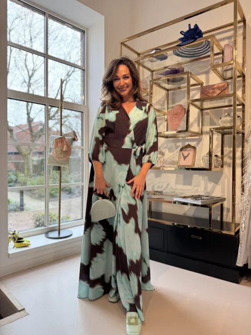 Prachtige bruine jurk met mint