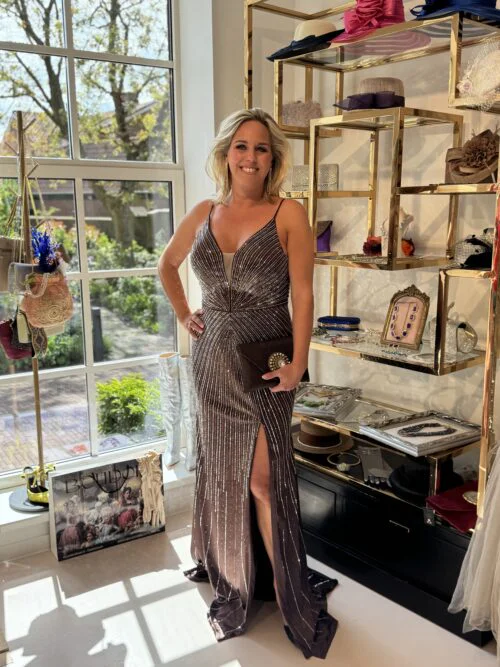 Bruine avondjurk met glitters