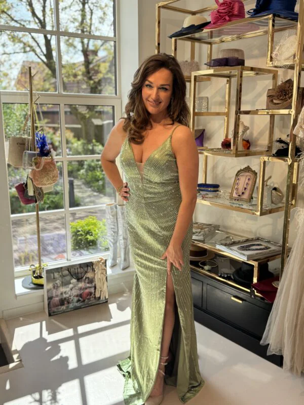 Prachtige pistache groene jurk met glitters