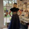 Donker blauwe avondjurk met goud en tule